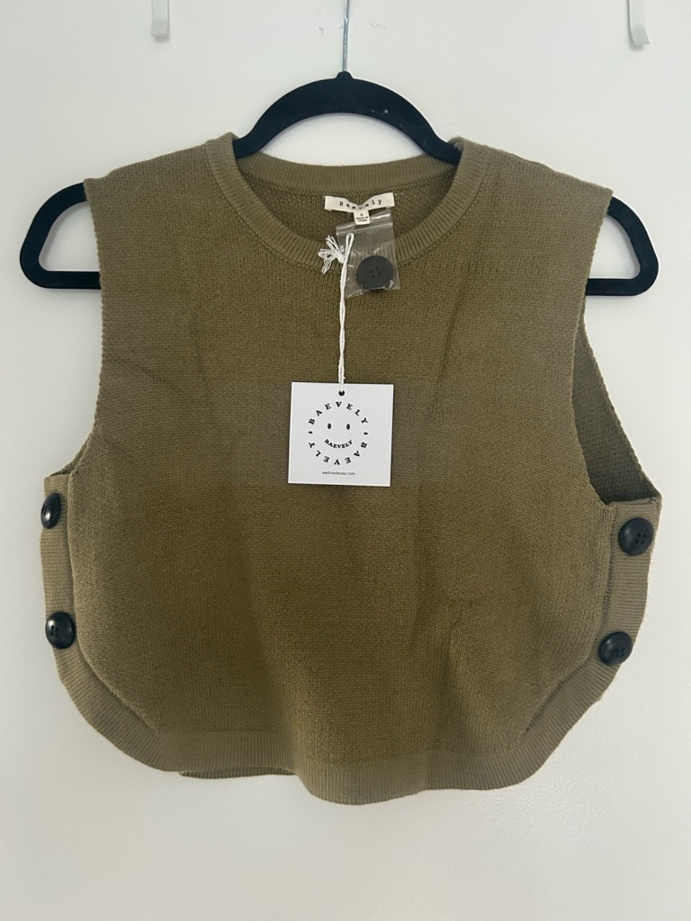 Breveila Olive Knit Button-Side Sleeveless Sweater Vest